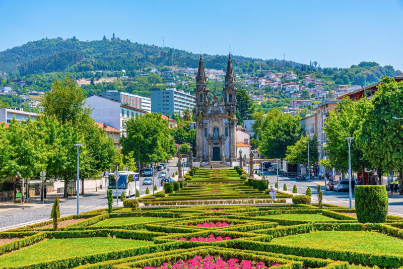 Is it worth to go to Portugal? Is Portugal a good place for tourists? Madeira lagos Guimaraes