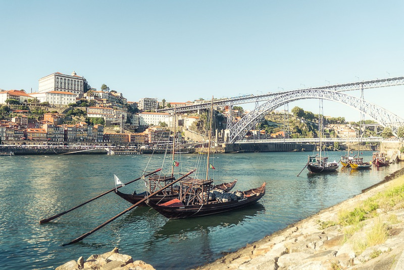 Is it worth to go to Portugal? Is Portugal a good place for tourists? Porto