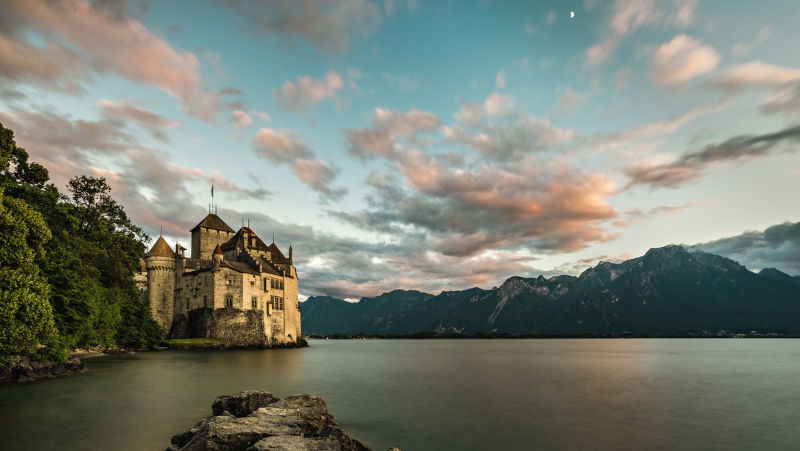 Why is Switzerland worth visiting? Should I go to Switzerland ? Lake Geneva