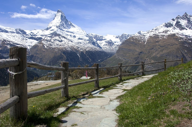 Why is Switzerland worth visiting? Should I go to Switzerland ? swiss alps matterhorn