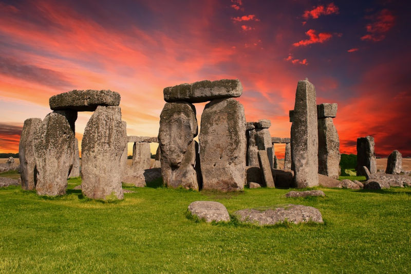 Why is the UK a great place to visit? Is it worth visiting UK? stonehenge